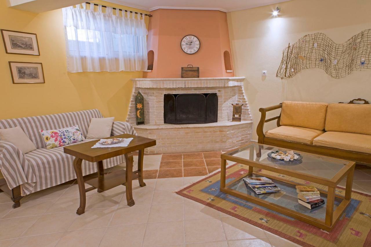 Remezzo Apartments Akrogiali Cameră foto